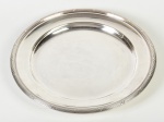 FRACALANZA - Travessa redonda em metal espessurado a prata. Diâmetro: 36cm.