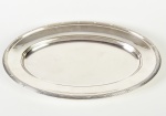 FRACALANZA - Travessa oval em metal espessurado a prata. Medidas: 46 x 30cm.