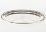 FRACALANZA - Travessa para peixe em metal espessurado a prata. Medidas: 50 x 21,5cm.