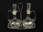 LUIZALITE- Galheteiro em cristal translúcido, suporte em metal. Med: 20cm