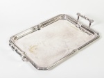 Bandeja em metal decoração floral no centro. Med: 31x47cm