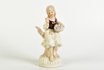Escultura em porcelana esmaltada e vitrificada, representando menina com cesto de frutas. Altura: 20cm.
