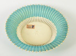 Cesto de pão em material sintético. Altura e diâmetro: 6 x 27cm.
