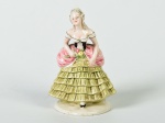 Escultura em porcelana esmaltada e vitrificada, representando dama de época. Apresenta fio de cabelo na base. Altura: 13,5cm.
