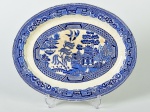 WOODS WARE - Travessa em faiança inglesa esmaltada e vitrificada, com decoração dita pombinho. Medidas: 2,5 x 30,5 x 24cm.