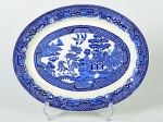 WOODS WARE - Travessa em faiança inglesa esmaltada e vitrificada, com decoração dita pombinho. Medidas: 2,5 x 26 x 20,5cm.