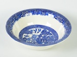 WOODS WARE - Saladeira em faiança inglesa esmaltada e vitrificada, com decoração dita pombinho. Altura e diâmetro: 6,5 x 23,5cm.