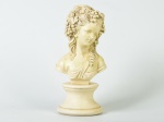 Busto em resina representando figura feminina. Altura 31cm.