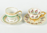 REAL / MAUÁ - Lote com 2 xícaras para café e pires, em porcelana esmaltada e vitrificada, com decoração floral e guirlandas douradas. Alturas das xícaras: 5cm / 6cm.