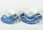 WOOD AND SONS - Conjunto de 1 xícara para chá e 1 xícara para café, ambas com pires, em faiança inglesa esmaltada e vitrificada, decoração representando carruagens da linha "THE POST HOUSE". Altura das xícaras: 6,5cm / 5,5cm.