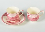 JOHNSON BROS - Lote com 2 xícaras para café e 1 pires em faiança inglesa esmaltada e vitrificada, com decoração representando castelos da linha "OLD BRITAIN CASTLES". Altura da xícara: 5,5cm.