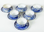 Conjunto com 6 xícaras para chá e 6 xícaras em porcelana japonesa esmaltada e vitrificada´, com decoração representando paisagem e realces prateados. Altura da xícara: 4,5cm.