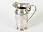 EBERLE - Jarra em metal espessurado a prata. Med: 22cm (desgaste no banho)
