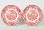JOHNSON BROS - Par de pratos rasos em faiança inglesa esmaltada e vitrificada, com decoração fazendinha da linha "MILL STREAMS". Diâmetro: 25cm.