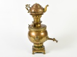 Samovar em metal amarelo. Med: 42cm (no estado)