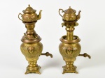Par de samovar em metal amarelo. Med: 30cm (no estado)