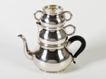WOLFF - Conjunto de bule, açucareiro e leiteira em metal espessurado a prata. Altura total do conjunto montado: 17cm.