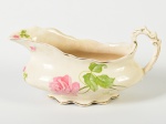JOHN MADDOCK & SONS - Molheira em faiança inglesa esmaltada e vitrificada na cor creme, com decoração floral. Medidas: 10 x 21 x 11cm.