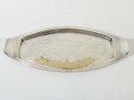 MAPPIN WEBB - Bandeja inglesa em metal espessurado a prata. Apresenta desgaste no banho. Medidas;3 x 40 x 19cm.