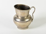 MERIDIONAL - Jarra em metal inox. Altura: 18,5cm.
