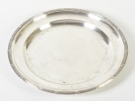 WOLFF - Travessa redonda em metal espessurado a prata. Diâmetro: 33,5cm.