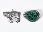 Lote composto de broche e pingente; Medidas: 5 x 3,5cm / 5 x 3,5cm.