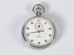 OMEGA - Cronômetro de bolso em metal, bom estado de conservação, funcionando no momento sem garantia futura. Diâmetro: 5cm.