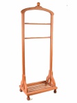 Cabideiro em madeira. RETIRADA APENAS POR TRANSPORTADORA. Medidas: 113 x 44 x 28cm.
