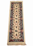 Passadeira medindo 179 x 57cm.