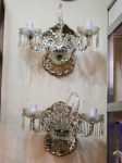 Par luminárias para parede com apliques em cristal base espelhada ao gosto veneziana. Med: 28x36cm (apresenta marcas de uso)