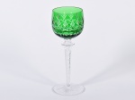 Taça em cristal na cor verde, finamente lapidado com motivos de palmas e gomos, haste com aplicação helicoidal interna. Altura: 19cm.