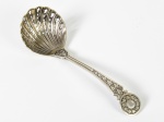 Concha polvilhadora em prata inglesa 925 haste trabalhada. (Pesando 45gramas) Med: 15cm