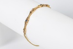 Pulseira infantil em ouro c/ aplicações de pedras. Peso: 5,1gramas
