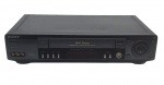 SONY - VIDEO CASSETTE RECORDER - SLV-799HF - Antigo vídeo cassete da Sony, modelo SLV-799HF, HI-FI estéreo de alta qualidade, fabricado no final dos anos 90. Sistema de 4 cabeças e controle adaptativo de imagem, função VCR Plus+. Medida: 43cm. Não testado, possui ínfimos desgastes e marcas de uso.