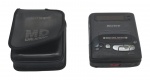 SONY - MD WALKMAN MZ-R2 - GRAVADOR E REPRODUTOR DE MINIDISC - Antigo aparelho gravador e reprodutor de minidisc, lançado no final de 1993 pela Sony, sendo o modelo de segunda geração da linha MiniDisc, sucedendo o pioneiro e volumoso MZ-1. Medida: 11cm. Não testado, carcaça solta e pequenos parafusos inclusos. Acompanha capa original. Possui marcas e desgastes.