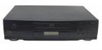 CCE - LX-15 - CD PLAYER - Antigo CD player da CCE, modelo LX-15, clássico equipamento de áudio residencial. Tecnologia com conversor D/A de 16 Bits com quadrupla amostragem. Display digital para exibição das faixas e tempo de reprodução. Medida: 37cm. Não testado, possui ínfimos desgastes e marcas de uso.