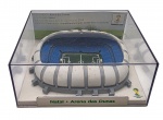 FIFA - FIFA WORLD CUP BRASIL (2014) - ARENA DAS DUNAS - MAQUETE - Maquete miniatura oficial do estádio Arena das Dunas, localizado em Natal (RN). Feito em resina e protegida por uma caixa de acrílico, fazendo parte da Coleção Oficial de Mini Estádios da Copa do Mundo FIFA 2014. Medida: 15cm. Possui ínfimas marcas e leve trincado no acrílico.
