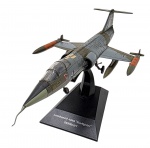 AVIÃO DE COMBATE- LOCKHEED F-104G "STARFIGHTER" - MINIATURA - Miniatura de avião de combate, modelo Lockheed F-104  (GER), feita em metal com partes plásticas. medida: 21cm aproximadamente. Observação: Possui ínfimas marcas e partes restauradas.