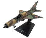 AVIÃO DE COMBATE - MIG-21PF "FISHBED"D (URSS) - MINIATURA - Miniatura de avião de combate, modelo MIG-21PF (URSS), feita em metal com partes plásticas. medida: 21cm aproximadamente. Observação: Possui ínfimas marcas, ausência de algumas peças e partes restauradas.
