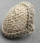 ANEL - Anel em prata, peso total: 12 g; no formato oval e cravejado com marcassitas . Medidas: 2,0 cm (aprox.)