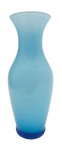 OPALINA - Vaso balaústre em opalina na cor azul clara. Medidas: 20 x 8 cm.