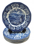 ENOCH WEDGWOOD (TUNSTALL) LTD., LOCHS OF SCOTLAND - Parte de serviço de jantar com 06 pratos para entradas, em porcelana inglesa estampada em azul cobalto com motivos florais e cenário de lagos escoceses. Medidas: 17 cm (diâm.).