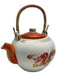 SZAKMÁRY ARS BOHEMIA - Antigo bule de temática oriental, adornado com espirais douradas e dragões em suas galerias centrais; em porcelana multicolorida. Medidas: 18 x 15 cm.