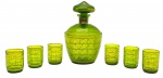 Antigo conjunto com 01 licoreira e 06 copos de licor, em cristal na cor verde decorado à mão com filetes e detalhes em forma de X em dourado, e linhas horizontais e verticais na cor branca. Medidas: 20 x 12 cm; 6 x 4,5 cm. Douração ligeiramente desvanecida em alguns pontos.