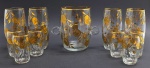Conjunto em cristal translúcido composto por 01 balde para gelo e 10 copos de diferentes tamanhos, sendo quatro maiores e seis menores; adornados com filetes e delicados motivos florais e vegetalistas em dourado. Medidas: 18 x 16 cm; 15 x 17 cm; 19 x 6 cm.