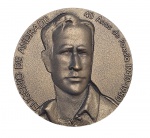 MEDALHA - EUGÊNIO DE ANDRADE - 40 ANOS DE POESIA - 1940-1980 - Antiga medalha de bronze, comemorativa dos 40 Anos de Poesia, Eugênio de Andrade. Medida: 8cm de diâmetro. Recebeu textura em dourado envelhecido.