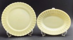 COLOREX - Conjunto composto por 01 travessa circular e 01 travessa oval. Em vidro opalinado na cor bege. Medidas: 31 cm (diâm.); 31 x 24 cm.