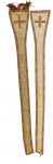 Antiga estola litúrgica em rico tecido brocado; com apliques representando cruzes e franjas em uma das extremidades. Medidas: 180 x 14 cm. Com danos (tecido com alguns desgastes, partido no centro e ausência de franjas na outra extremidade).