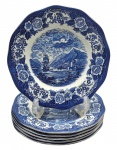 ENOCH WEDGWOOD (TUNSTALL) LTD., LOCHS OF SCOTLAND - Parte de serviço de jantar com 06 pratos rasos, em porcelana inglesa estampada em azul cobalto com motivos florais e cenário de lagos escoceses. Medidas: 25 cm (diâm.).