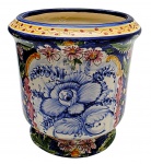 CERÂMICA LUIZ SALVADOR, ITAIPAVA - Cachepot adornado com coloridos motivos florais e vegetalistas; em cerâmica esmaltada. Medidas: 19 x 19 cm.